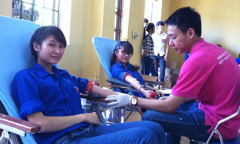 Đoàn viên thanh niên Trường Cao đẳng Y tế Hưng Yên hiến máu tình nguyện năm 2014. Ảnh: ĐTN