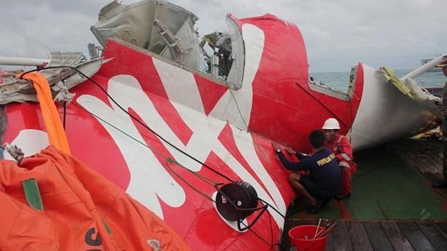 Một mảnh vỡ của phần thân máy bay. (Nguồn: AFP) 