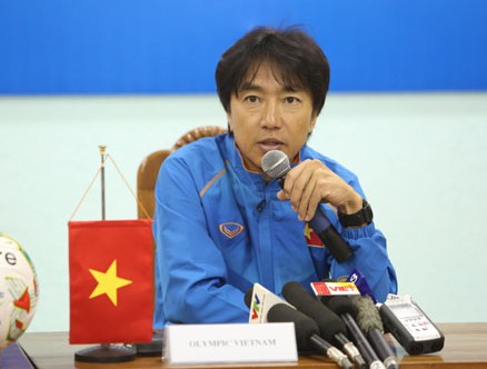 HLV Toshiya Miura (ĐT Olympic Việt Nam).