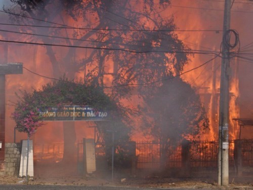 Kon Tum: Cháy rụi Phòng Giáo dục - Đào tạo huyện Kon Rẫy