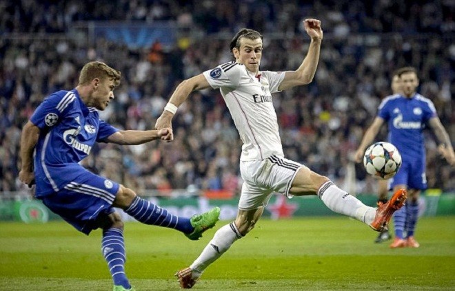 Bale đang bị CĐV Real Madrid quay lưng lại.