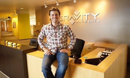 Dan Price tại công ty Gravity Paymenst. Ảnh: Geek Wire