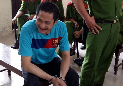 Nguyễn Văn Hoàn tại phiên tòa sáng 13/5.