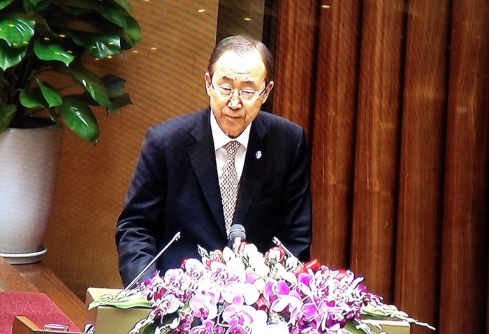 Tổng Thư ký LHQ Ban Ki-moon phát biểu tại Quốc hội chiều 23/5. Ảnh chụp qua màn hình. 