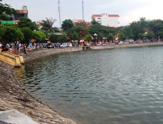 Khu vực hồ chùa Bầu, nơi anh H.V.H. ra bơi và bị đuối nước. Ảnh: Người Lao động