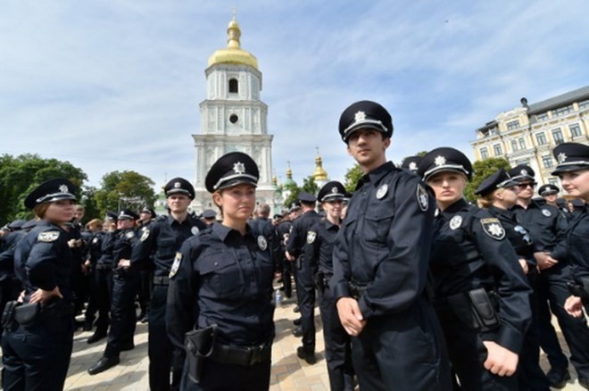 2.000 nhân viên cảnh sát được Mỹ huấn luyện đã nhận nhiệm vụ tại Kiev. (Nguồn: AFP) 