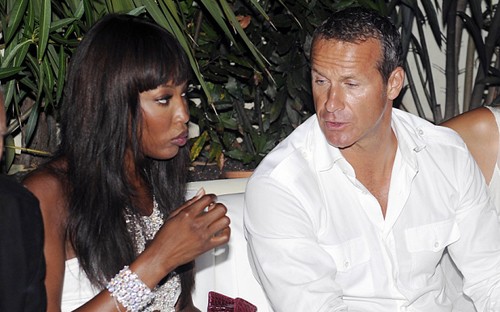 Naomi và Vladimir Doronin trong kỳ nghỉ năm 2009. Ảnh: Rex.