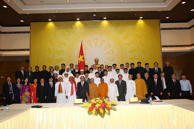 Phó Thủ tướng Nguyễn Xuân Phúc gặp gỡ đại biểu chức sắc tôn giáo