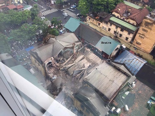 Hiện trường vụ sập số nhà 107 phố Trần Hưng Đạo, quận Hoàn Kiếm (Hà Nội) khiến 2 người chết.