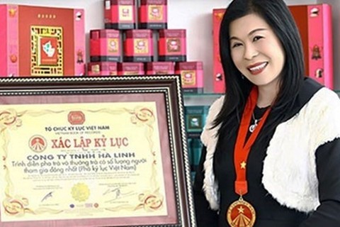 Nữ doanh nhân Hà Thúy Linh (thường gọi là Hà Linh, 45 tuổi, quê quán Đồng Tháp), Giám đốc Công ty TNHH Hà Linh, Phó Chủ tịch Hội Doanh nghiệp trẻ tỉnh Lâm Đồng, tử vong đột ngột khi đang đi Trung Quốc mở rộng thị trường tiêu thụ trà.