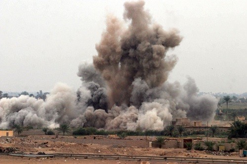 Một cuộc không kích nhắm vào các mục tiêu IS ở Iraq. Ảnh: Twitter