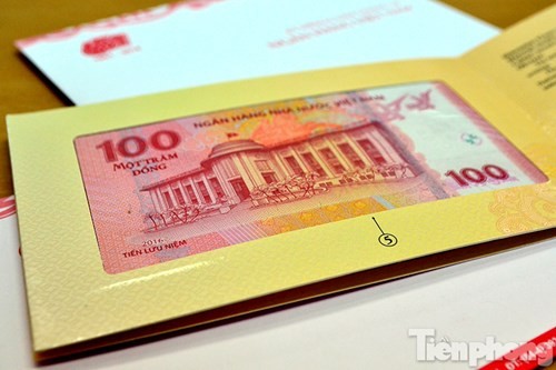 Tiền lưu niệm 100 đồng của Ngân hàng Nhà nước phát hành. Ảnh: Thanh Hà