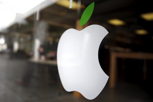 Bên ngoài một cửa hàng của Apple tại California (Mỹ). Ảnh: Reuters