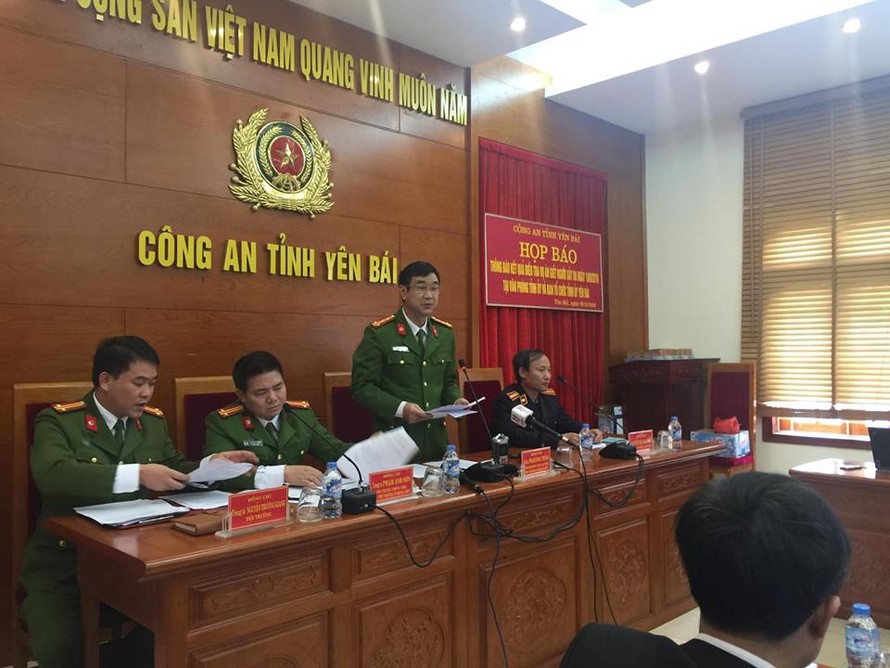 Đại tá Phạm Ngọc Thắng - Phó Giám đốc công an tỉnh Yên Bái bắt đầu buổi họp báo.