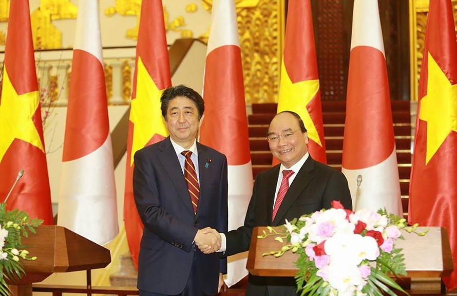 Thủ tướng Chính phủ Nguyễn Xuân Phúc và Thủ tướng Nhật Bản Shinzo Abe. Ảnh: Như Ý