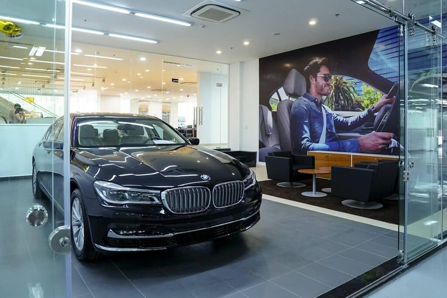 Xế sang BMW giảm giá gần 300 triệu đồng