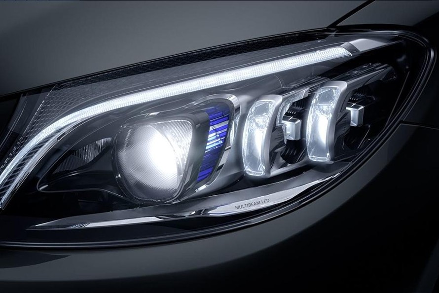Lái xe nên sử dụng đèn như thế nào để đảm bảo an toàn?