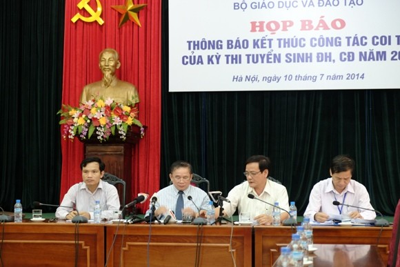  Thứ trưởng Bùi Văn Ga công bố chủ trương về kỳ thi quốc gia với báo chí. Ảnh: An Ninh Thủ Đô