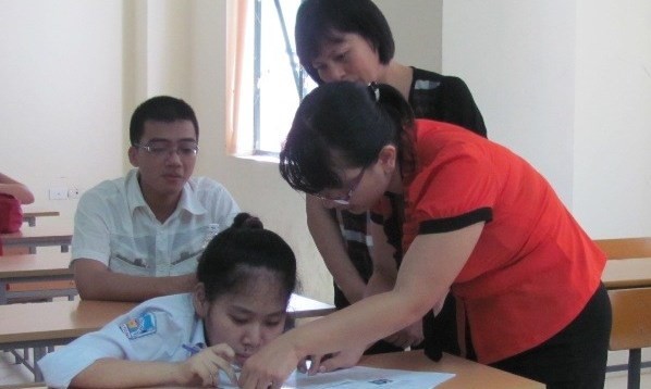 Thí sinh Nguyễn Thị Mai Phương trong phòng thi.