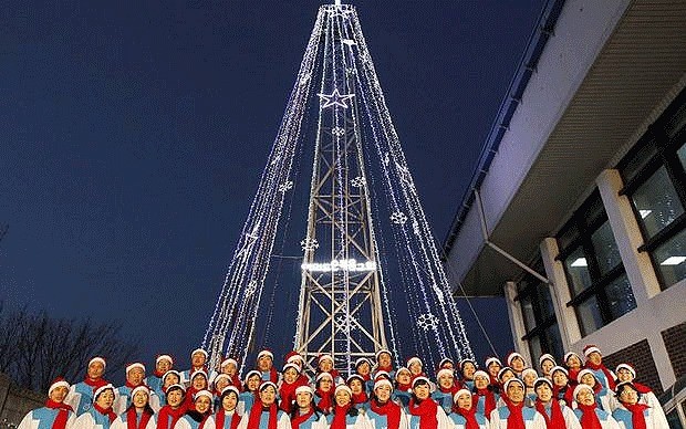 Ảnh: Tháp Noel mới cao 9m có thể được quan sát rõ từ Triều Tiên (Nguồn: Telegraph) 