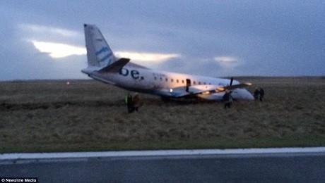 Chiếc máy bay Saab 340 bị văng ra khỏi đường băng khi cố cất cánh 