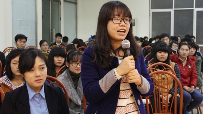 Tối 8/1, tại CLB Sinh viên, Kí túc xá Ngoại ngữ, Trung tâm Hỗ trợ sinh viên – ĐH Quốc gia HN đã phối hợp cùng báo Sinh viên Việt Nam tổ chức chương trình “Sinh viên đối thoại với lãnh đạo các doanh nghiệp”.