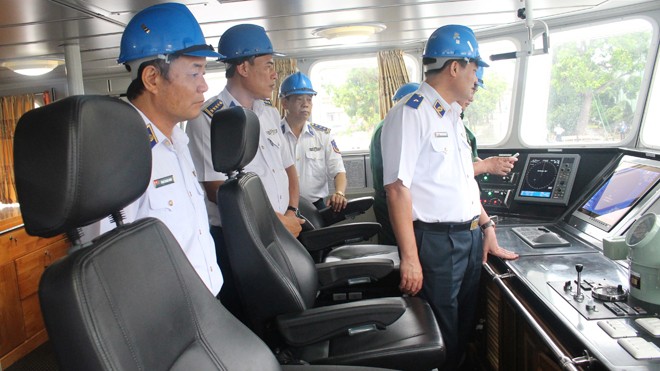 Lãnh đạo Cảnh sát biển Việt Nam tham quan tàu CSB 4035.