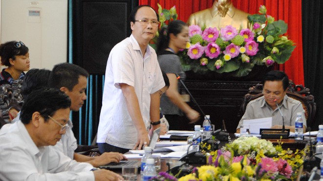 Ông Nguyễn Hoài Nam, Trưởng Ban pháp chế HĐND thành phố trả lời tại buổi họp báo