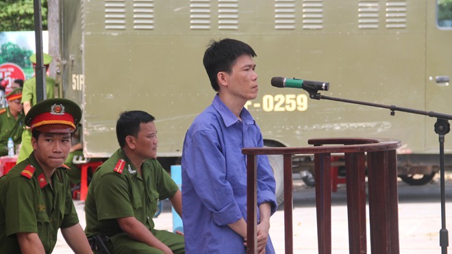Bị cáo Nguyễn Minh Trí tại tòa. Ảnh T.Châu 