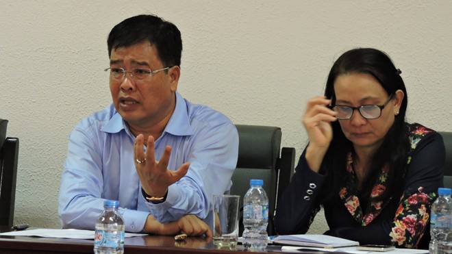 Ông Nguyễn Văn Trình-chủ tịch UBND tỉnh Bà Rịa-Vũng Tàu chia sẻ khó khăn với người dân trong cuộc gặp gỡ.