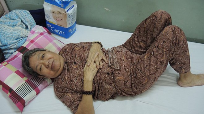 Cụ Mít đang điều trị tại Bệnh viện Nguyễn Tri Phương TPHCM. Ảnh: Quốc Ngọc