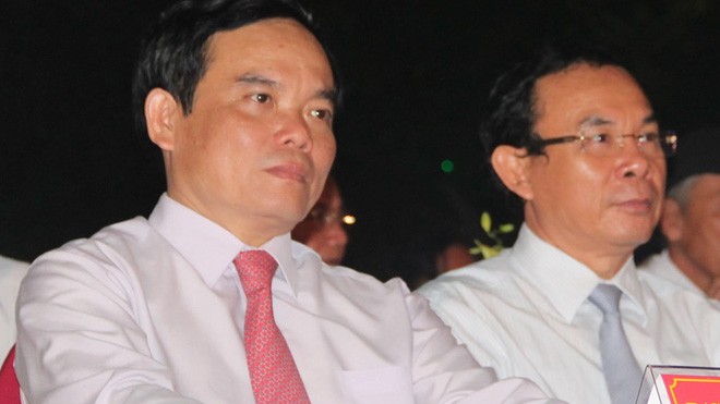 Các ứng cử viên đại biểu Quốc hội khóa XIV - Nguyễn Văn Nên, Trần Lưu Quang (phải sang), vừa tiếp xúc cử tri tỉnh Tây Ninh. Ảnh: Tân Châu