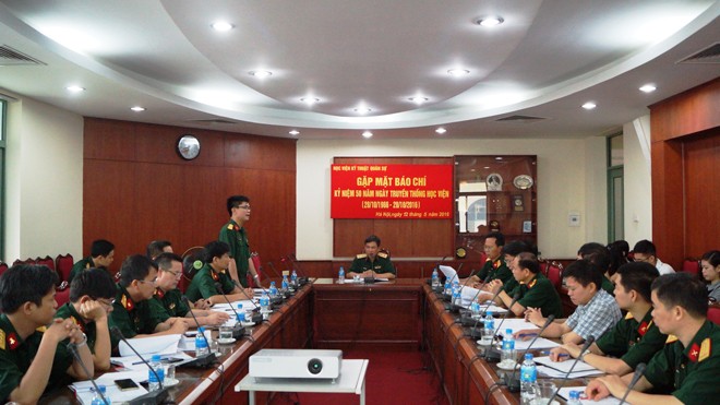 Quang cảnh buổi họp báo. Ảnh Nguyễn Minh