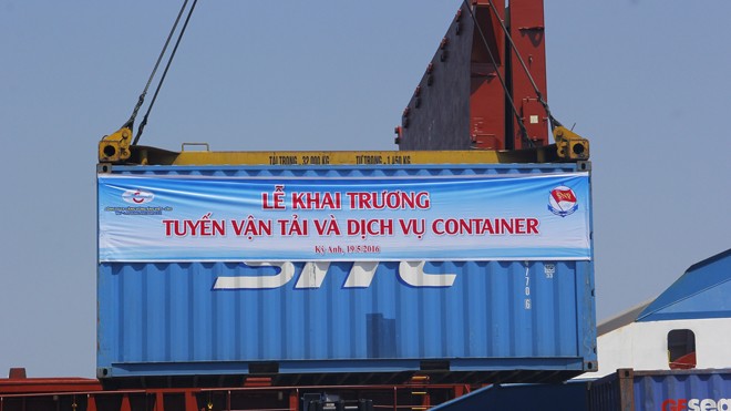 Những chuyến hàng đầu tiên bằng Container qua cảng Vũng Áng