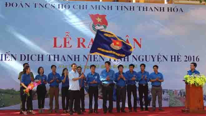 Lễ ra quân hưởng ứng chiến dịch Thanh niên tình nguyện hè 2016. Ảnh: Hoàng Lam