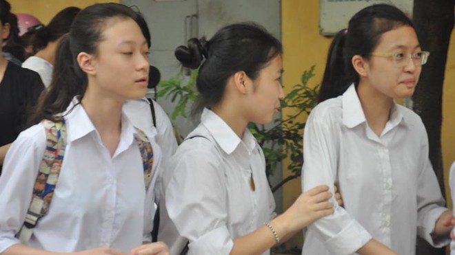 Thí sinh đến trường làm thủ tục dự thi tại điểm trường THPT Quang Trung, Đống Đa, Hà Nội. Ảnh: ĐH