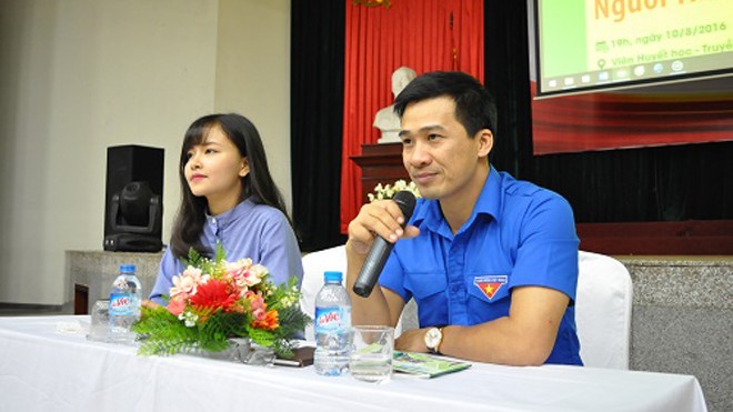 Anh Vũ Minh Lý, giám đốc Trung tâm Tình nguyện viên Quốc gia chia sẻ với gần 500 thủ lĩnh tình nguyện.