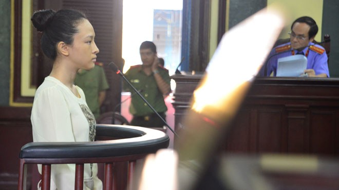 Hoa hậu Trương Hồ Phương Nga sáng nay tại tòa đã phản tố, ví von đại gia ‘chia tay, đòi lại quà’. Ảnh: Tân Châu