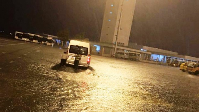 Sân bay Tân Sơn Nhất bị ngập nặng vào tối 26/8 vừa qua