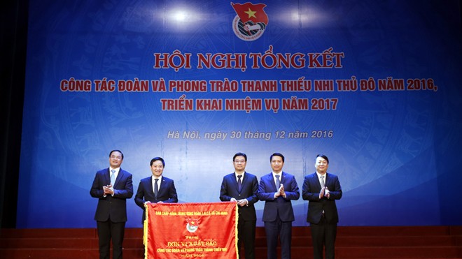 Đoàn Thanh niên thành phố Hà Nội nhận Cờ thi đua xuất sắc của T.Ư Đoàn