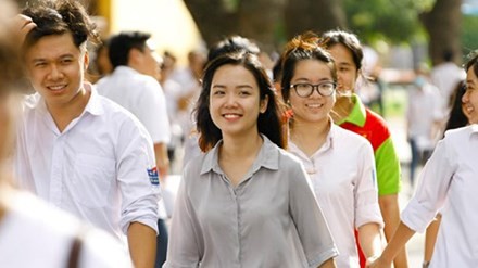 Bộ trưởng Phùng Xuân Nhạ: Sinh viên thông minh nhưng yếu tiếng Anh