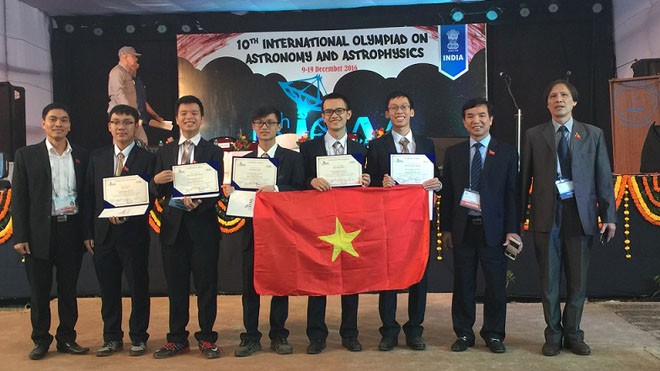 Đoàn Việt Nam dự thi Olympic thiên văn và Vật lý thiên văn (IOAA) tại Ấn Độ