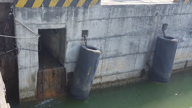 Công xả thải tại cảng Tiên Sa giống với cống xả thải lan truyền trên mạng xã hội nghi của Formosa ? 