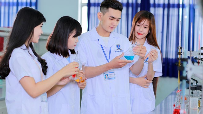 Sinh viên Dược trường Đại học Nguyễn Tất Thành