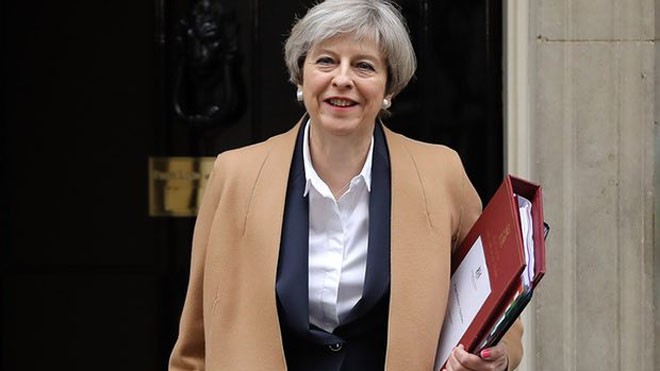 Thủ tướng Anh Theresa May đang phải đối mặt với nhiều thách thức để bảo đảm cuộc chia tay của nước Anh với EU diễn ra suôn sẻ ảnh: Guardian 