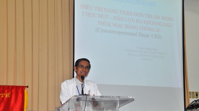 Tiến sĩ-bác sĩ Nguyễn Đình Phú, phó giám đốc BV Nhân dân 115 thông tin kỹ thuật mới.
