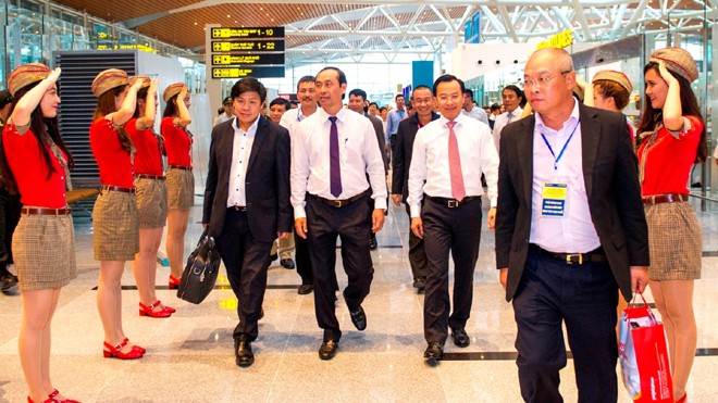 Các đại biểu tham dự lễ khai trương đường bay mới của Vietjet