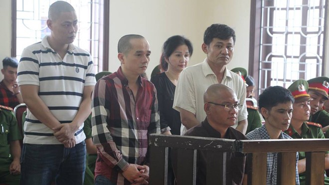  Trùm ma túy Tuấn Lay cùng đồng bọn trong phiên tòa xét xử ngày 30/5.