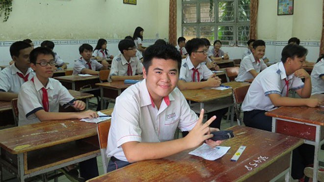 Học sinh tại điểm thi trường THCS Hoàng Hoa Thám, TPHCM. 