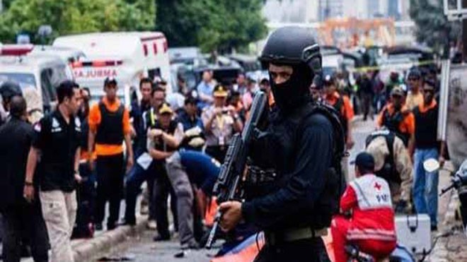 Cảnh sát tại hiện trường vụ tấn công khủng bố tại Jakarta, Indonesia vào tháng 1/2016